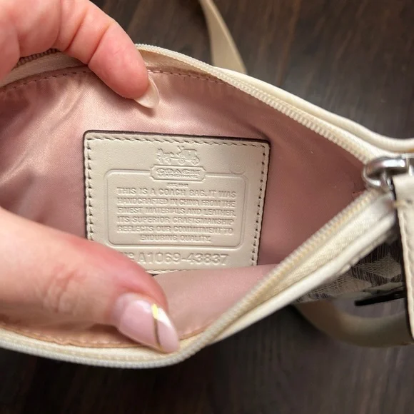 Vintage Coach Cream Shoulder/crossbody - Picture 4 of 4